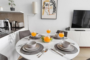 FIRST CLASS 1BR Sophisticated Duplex Living
